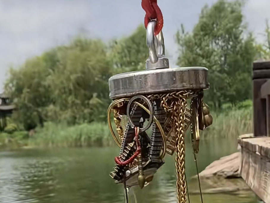 Magnet Fishing - Opening Blind Boxes Underwater